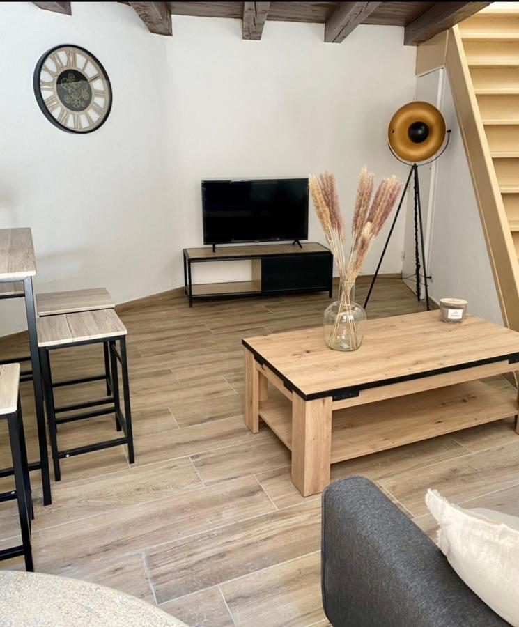 Delice De Nimes Apartment Bagian luar foto