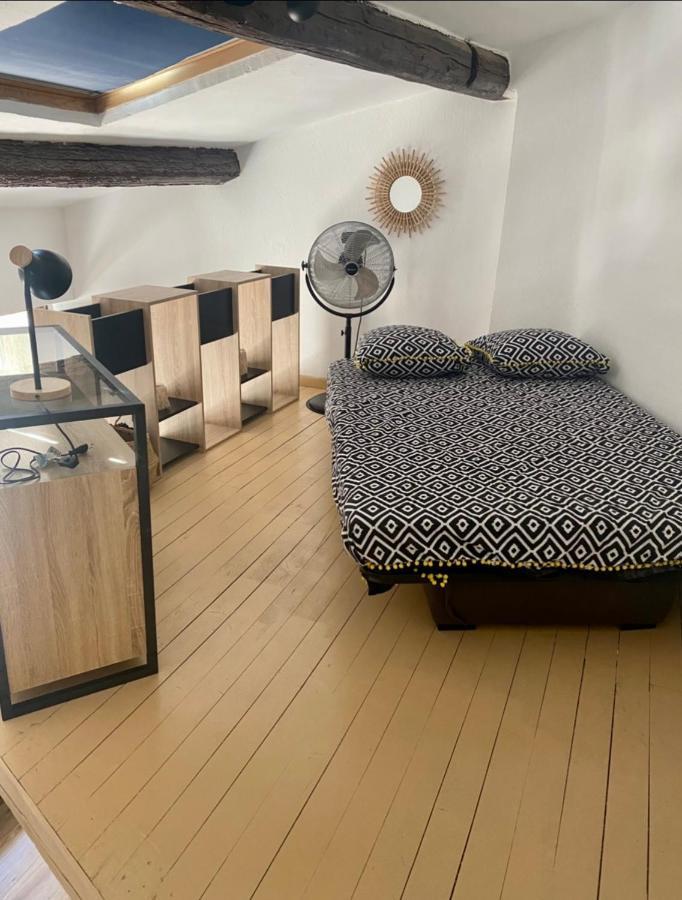 Delice De Nimes Apartment Bagian luar foto