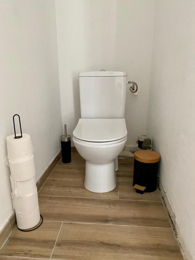 Delice De Nimes Apartment Bagian luar foto