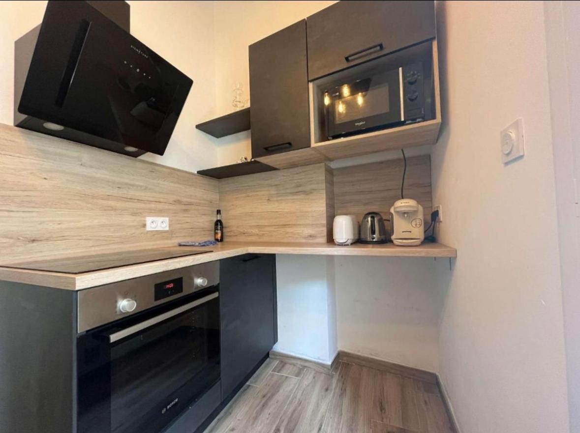 Delice De Nimes Apartment Bagian luar foto