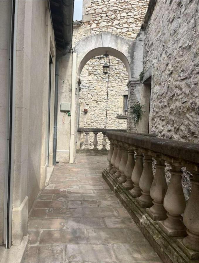 Delice De Nimes Apartment Bagian luar foto